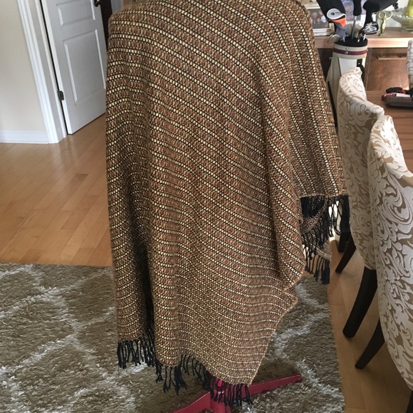 Shawl - Picture 4 of 5